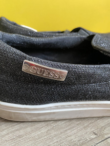 Guess (2 foto / 3)