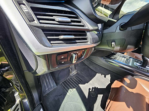 Продается BMW Xdrive 40d 3.0 230kW x5 comfort (12 фото из 12)