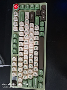Custom keyboard on leobog base with vertex switches