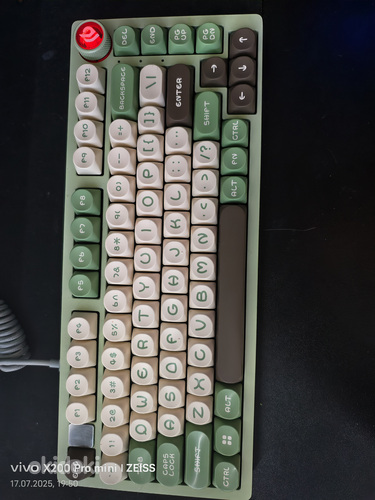 Custom keyboard on leobog base with vertex switches