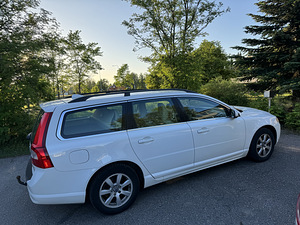 Volvo V70 2012 aasta (8 foto / 10)