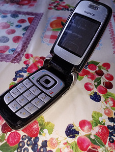Кнопочные телефоны Motorola+ 2 Nokia без аккумулятора и заря (2 фото из 8)