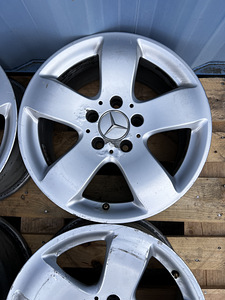 Mercedes Benz 16” veljed (2 foto / 3)