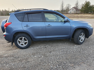 Toyota Rav 4 (6 foto / 12)