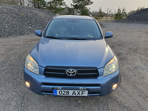 Toyota Rav 4 (8 foto / 12)