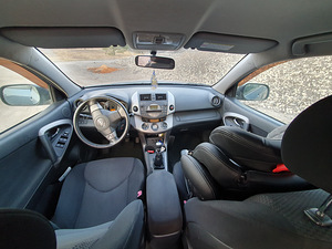 Toyota Rav 4 (11 foto / 12)
