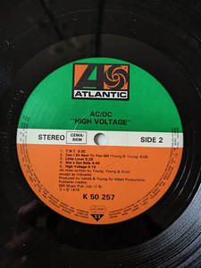 Винил LP AC/DC - "HIGH VOLTAGE" (4 foto / 4)