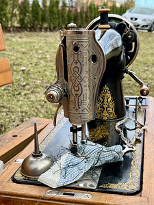 Sewing machine / Швейная машинка/ õmblusmasin (2 фото из 10)