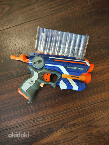 Nerf mängupüstol ja kümme kuuli.