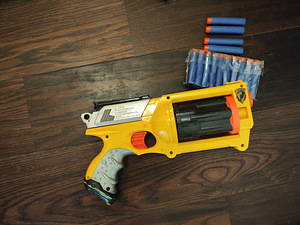 Nerf mängupüstol ja 14 kuuli. (1 foto / 1)