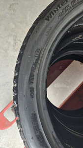 3 использованных шины Hankook Winter i*cept IZ2 245/40R18 (5 фото из 5)