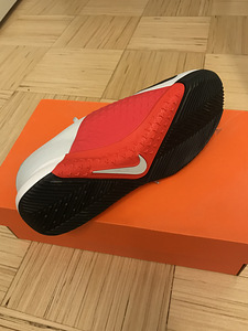 Футбольные бутсы Nike, новые (2 фото из 3)