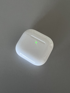 Apple AirPods 4 Kõrvaklapid (7 foto / 7)