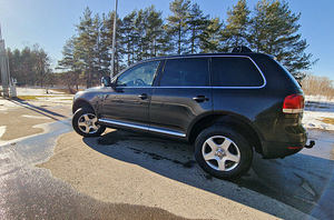 VW Touareg (4 foto / 10)