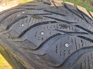 245/65R17 YOKOHAMA ICE GUARD STUD-4 tk. (4 foto / 8)