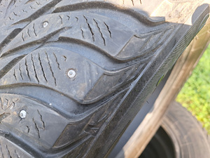 245/65R17 YOKOHAMA ICE GUARD STUD-4 tk. (6 foto / 8)