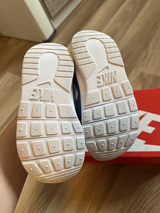 Новые кроссовки (3 фото из 3)