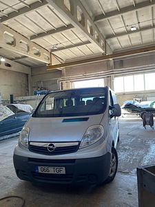 Opel Vivaro 2.5 cdti (1 foto / 4)