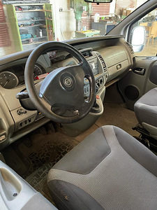 Opel Vivaro 2.5 cdti (3 foto / 4)
