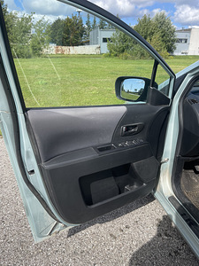 Mazda 5 (5 foto / 10)