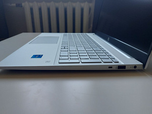 HP Pavilion 15-eg0355ng (5 foto / 7)