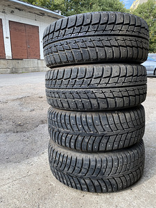 Зимние шины 215/55 R16 (4 фото из 7)