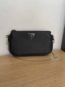 Сумка Guess (3 фото из 10)