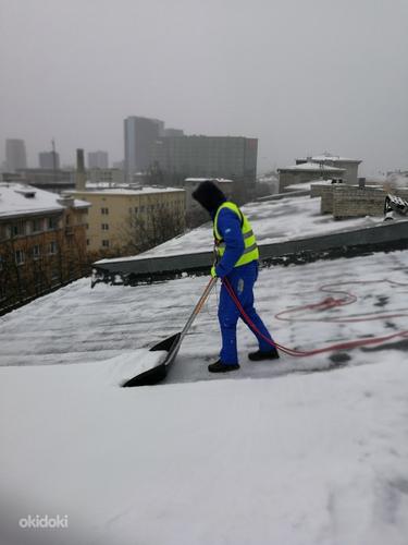 Lume ja jääpurikate puhastamine katustelt (foto #3)