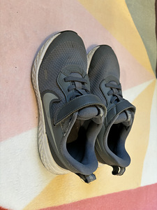 Nike krossovki,33 (3 фото из 6)