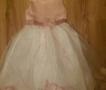 Красивое платье с лепестками,130-140