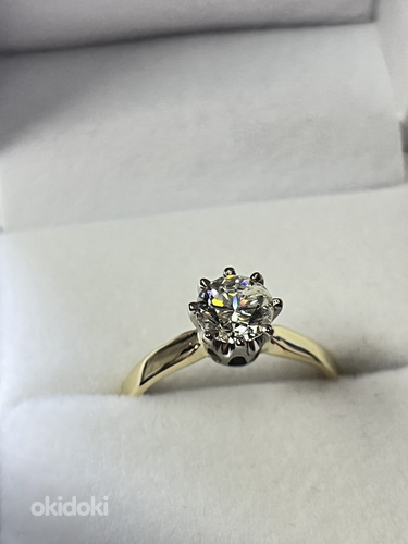 Золотое кольцо с бриллиантом 0,80 ct