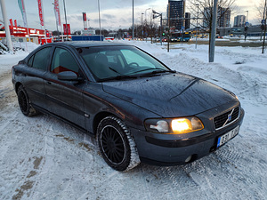Volvo S60 2.4td D5 120kw (5 foto / 12)