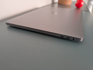 MacBook Pro 16" 2019 / i7 / 32GB RAM / 512GB/ Radeon Pro (3 foto / 9)