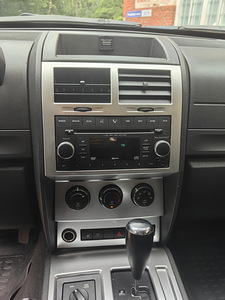 Dodge Nitro R/T 2.8 CDI 130kW (12 фото из 12)