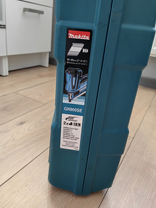 Makita GN900SE (1 foto / 2)