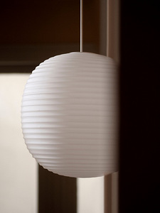 Taani disain! Minimalistlik opaalklaasist laelamp Lantern (1 foto / 7)