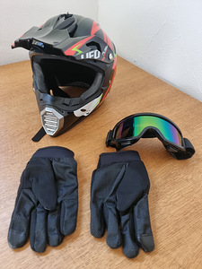 Krossi kiiver M(56-58) + kindad + prillid (1 foto / 8)