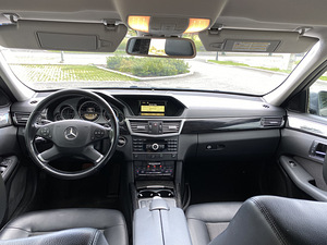 Продается Mercedes-Benz E220 (9 фото из 13)