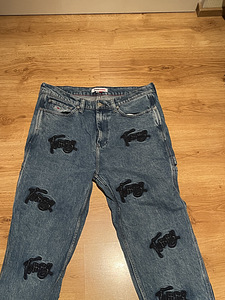 Джинсы Tommy Jeans