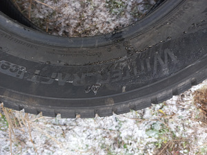 Шины R17/65/235 Kumho Winter ICE (3 фото из 5)