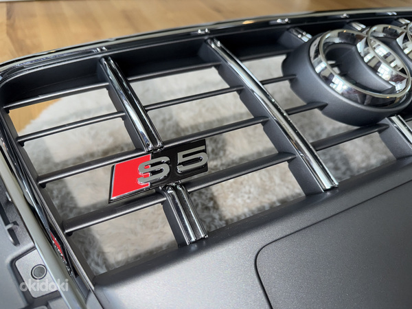 Оригинальная передняя решетка Audi S5
