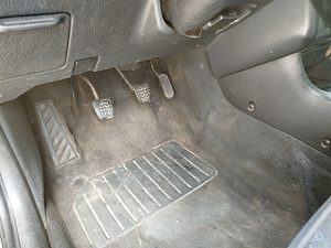 Toyota Avensis (9 foto / 15)