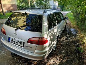 Toyota Avensis (12 foto / 15)