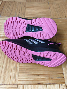 Кроссовки adidas (3 фото из 4)