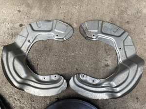 BMW F32/36 Eesmised pidurikaitsekatted (1 foto / 3)