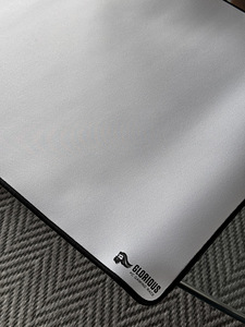Glorious Model O- wired gaming mouse + mouse pad (8 foto / 9)