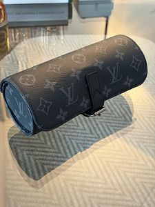 Футляр для часов Louis Vuitton Monogram Eclipse (2 фото из 8)