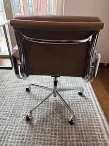 Vitra Soft Pad Chair EA 217 camel leather (2 foto / 3)