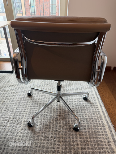 Vitra Soft Pad Chair EA 217 из верблюжьей кожи