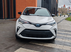 Toyota CHR 1,8 гибрид 2021 (3 фото из 15)
